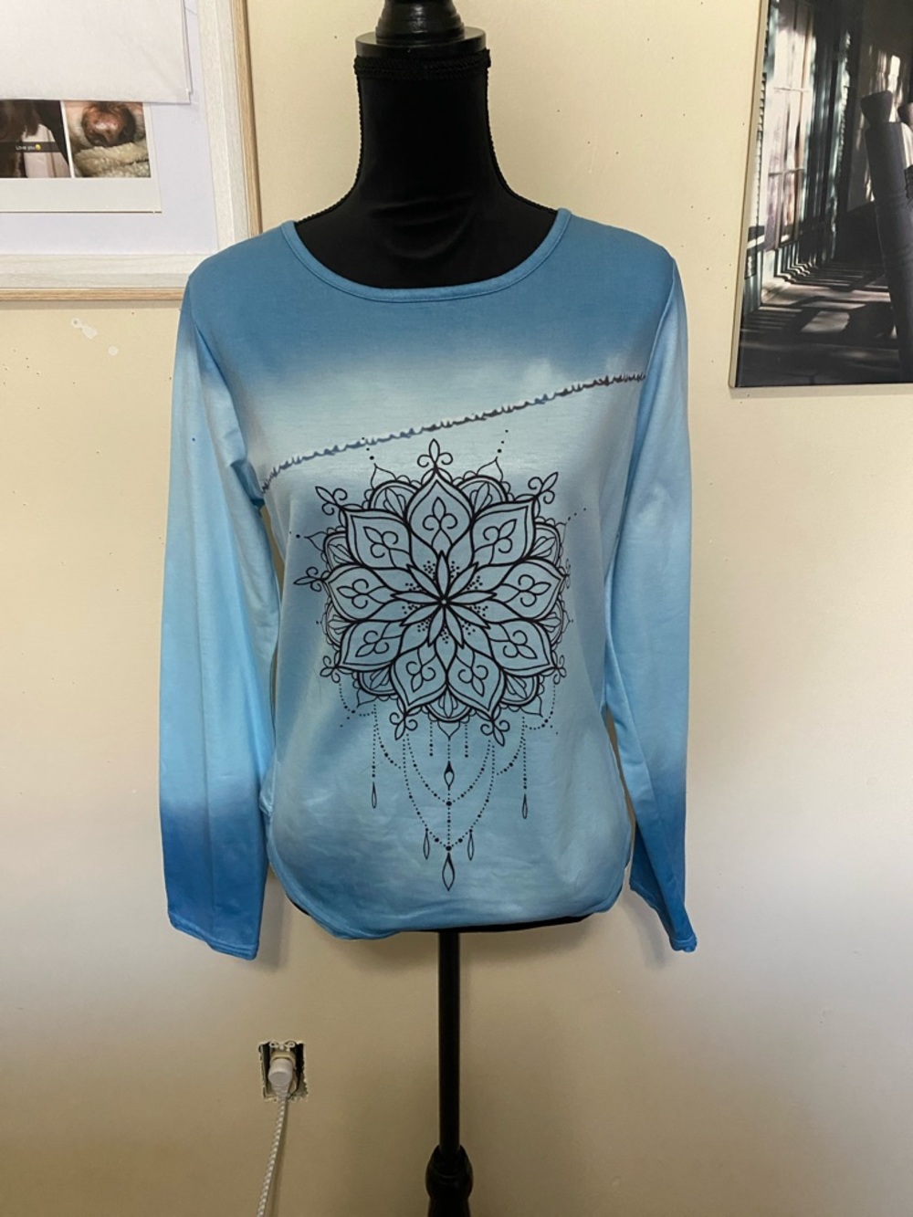 Source Unknown Blue Ombre Long-Sleeve Top with Black Mandala Juniors Sz Medium